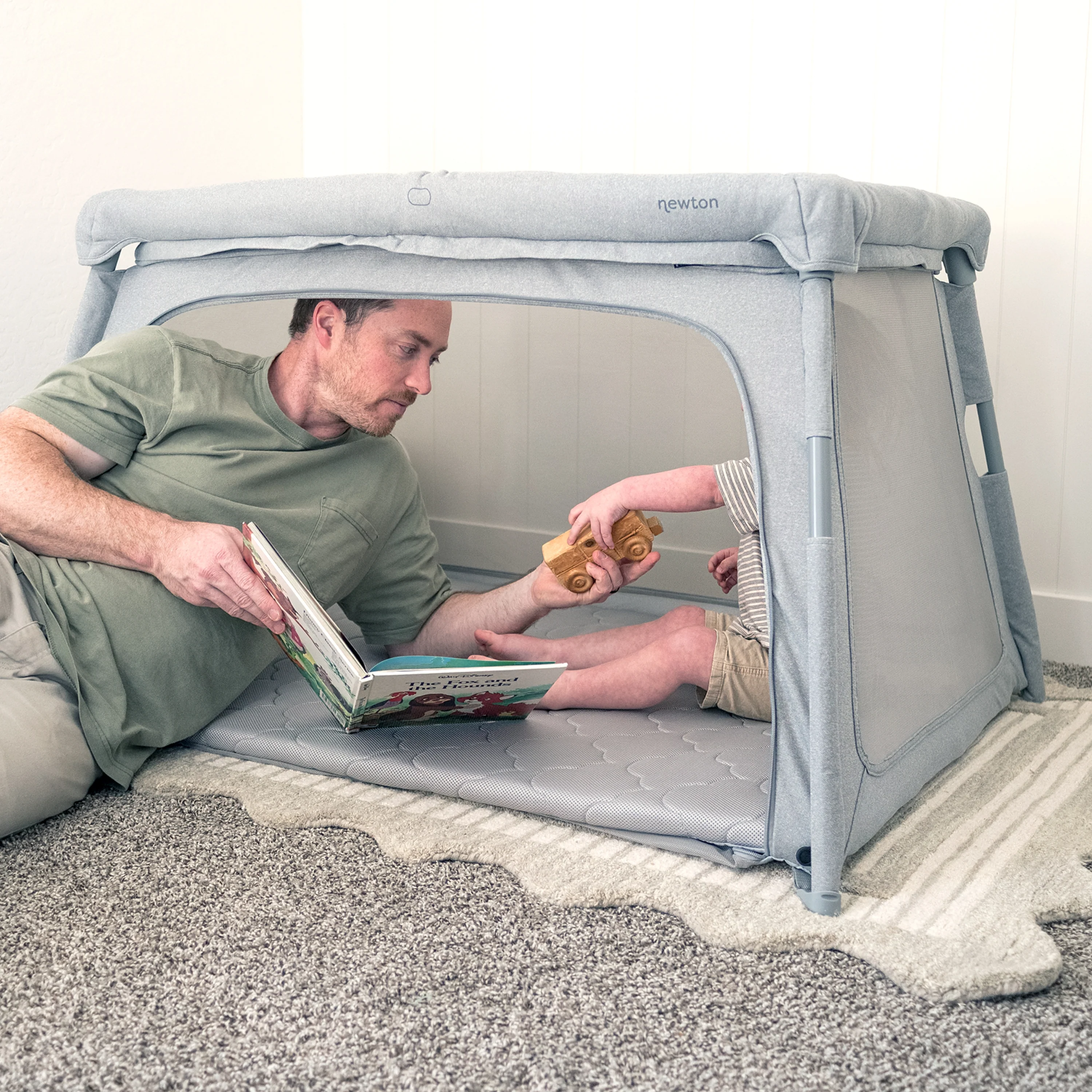 Deluxe Travel Crib & Play Yard - Image 10
